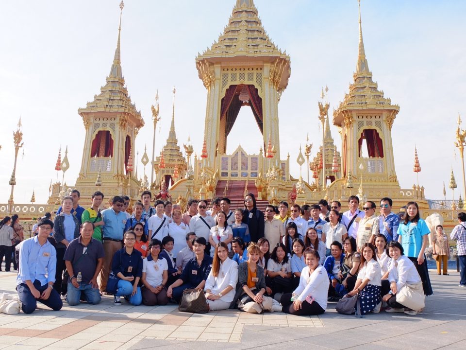 Accompanying people with visual impairments through the exhibition of the Royal Crematorium